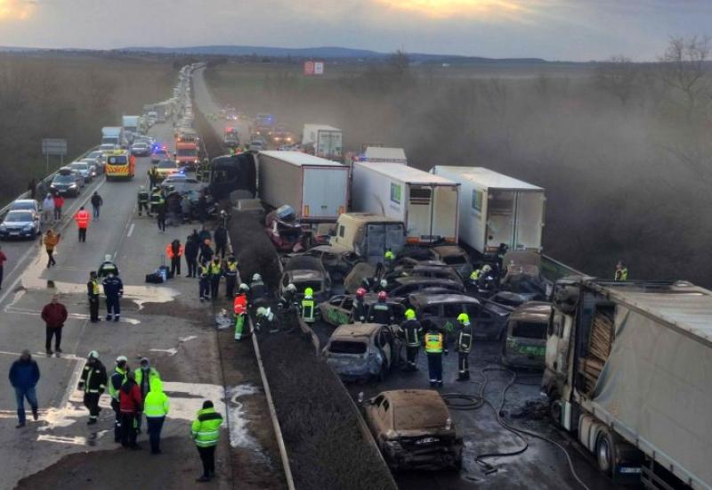 Teška prometna nesreća u Mađarskoj: Sudjelovalo pet kamiona i 37 automobila, 19 vozila izgorjelo