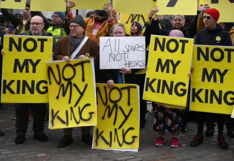 Prosvjednici traže ukidanje monarhije - Prosvjedi protiv monarhije tresu London