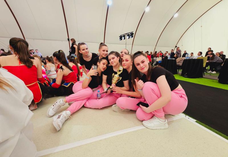 Plesni studio Flash na međunarodnom natjecanju u Beogradu - Mostarke oduševile u Beogradu