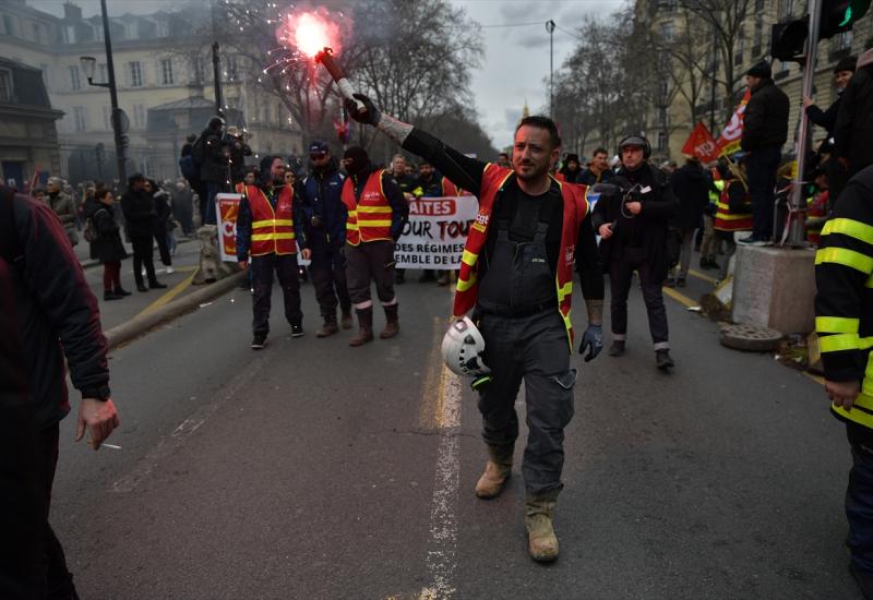 Macron ne odustaje, najavljeni novi prosvjedi