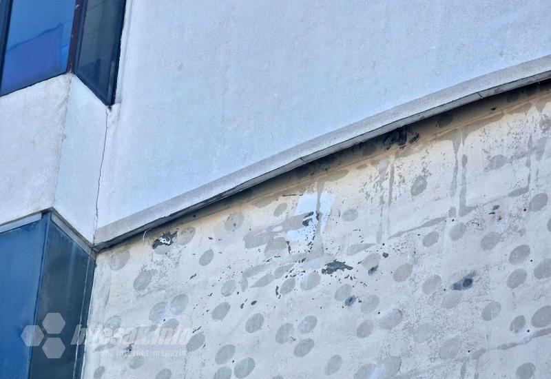 Mostar: Otpala još jedna fasada, druga visi