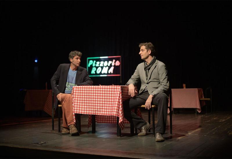 Predstava redatelja i glumca Roberta Kurbaše „Pizza s Krešom“ - Što vas čeka u Mostaru od koncerata, predstava i izložba