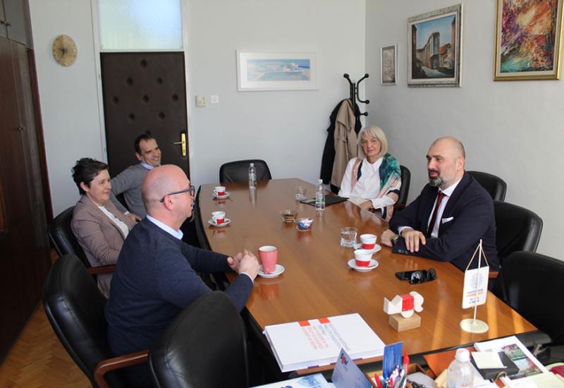 Potpisan Sporazum o suradnji između Ekonomskog fakulteta i Agencije za nadzor osiguranja - Mostar: Potpisan Sporazum o suradnji između Ekonomskog fakulteta i Agencije za nadzor osiguranja