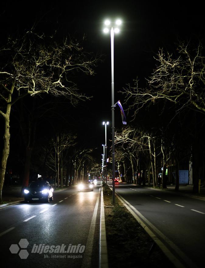 Efekt zebre na mostarskoj prometnici - Mostar: Zašto Avenija (ne)svijetli?