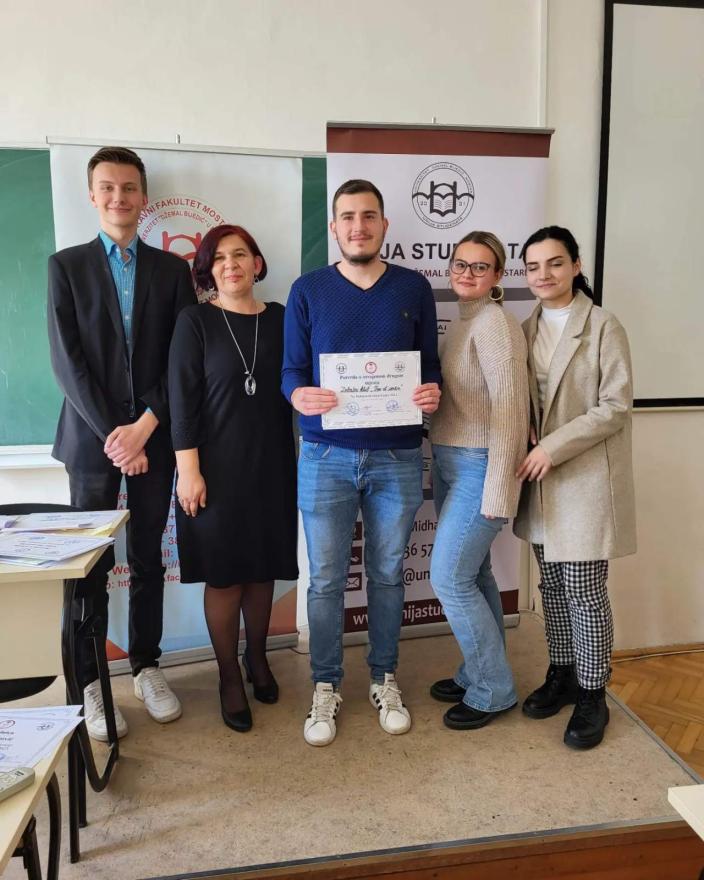 Mladi raspravljali o kaznama za govor mržnje na Internetu  - Mostar: Mladi raspravljali o kaznama za govor mržnje na Internetu 
