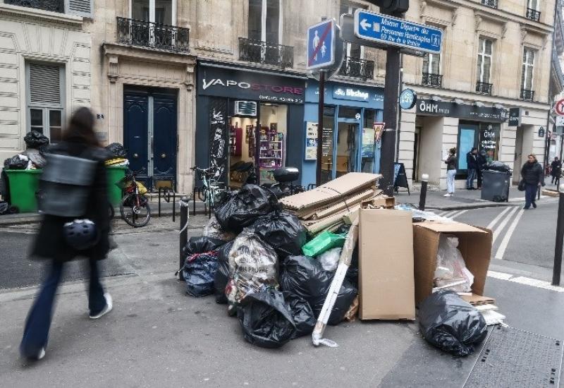 Deset tona smeća na pariškim ulicama - FOTO| Deset tona smeća na ulicama Pariza 