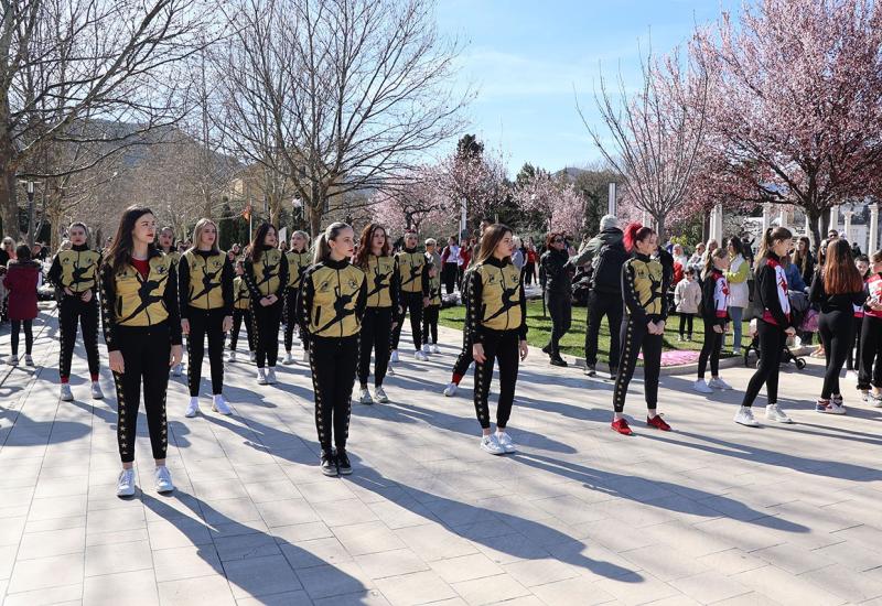 Više od 200 mladih zaplesalo je u Mostaru na plesnoj revoluciji pod nazivom One Billion Rising - Više od 200 mladih zaplesalo na plesnoj revoluciji u Mostaru