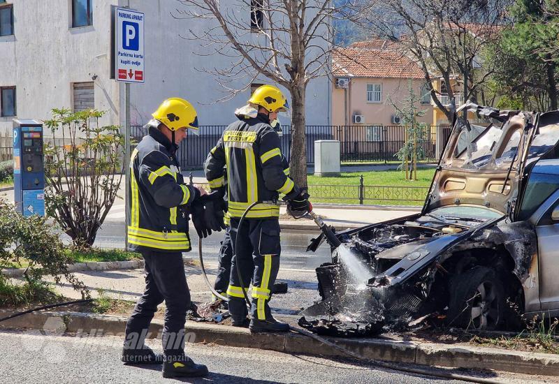 Planulo auto na mostarskom Bulevaru