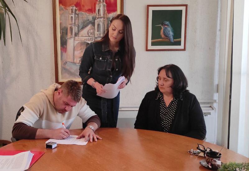 Mostar: Potpisan ugovor za nabavku i ugradnju lifta