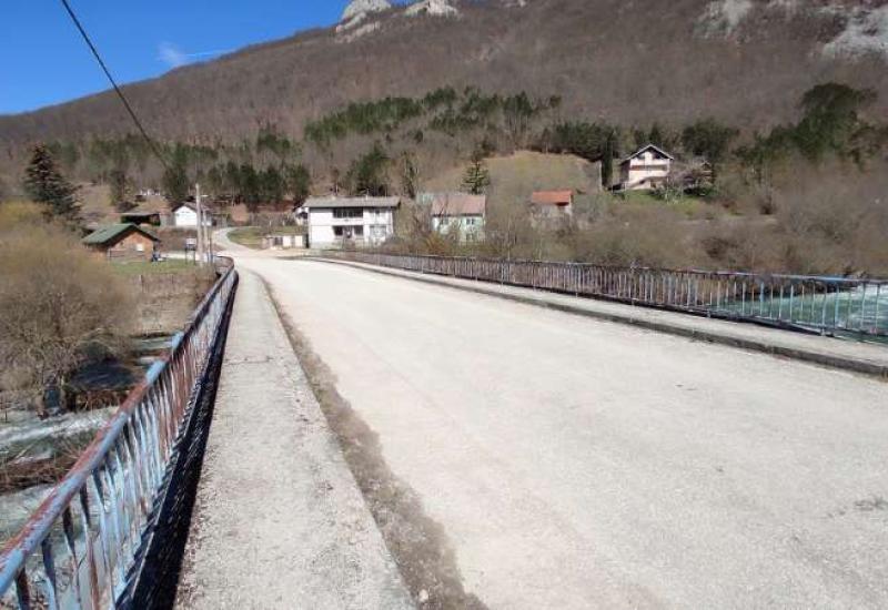 Mještani posebno ističu problem loših puteva koje treba urediti i asfaltirati. - Život na tromeđi Like, Bosne i Dalmacije