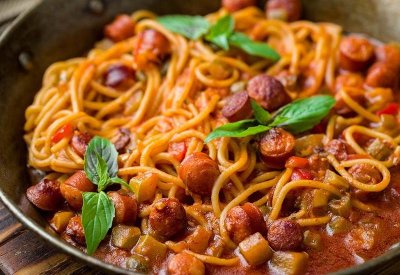 Nemate puno vremena za kuhanje? Špageti s kobasicama su ukusno i brzo rješenje