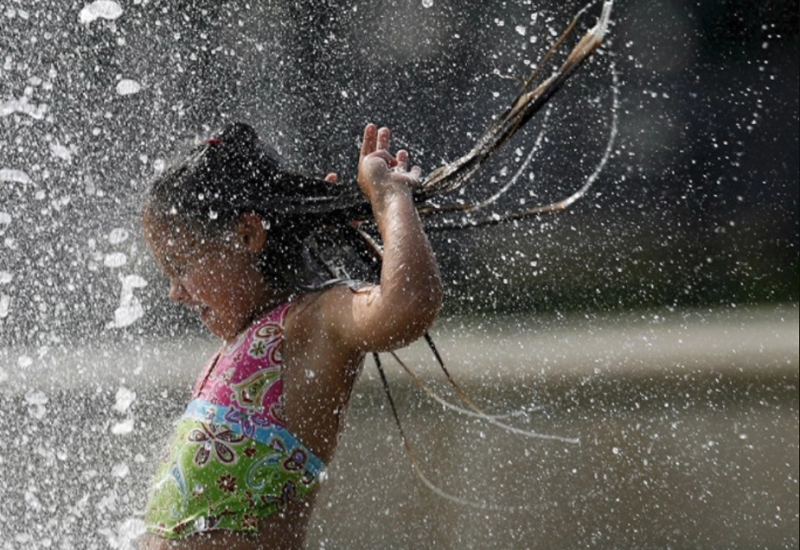 Učenici u školu idu u kupaćim kostimima, mogu se i polijevati vodom 