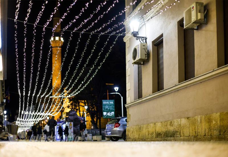 FOTO | Fejićeva ulica zasjala posebnim sjajem povodom Ramazana