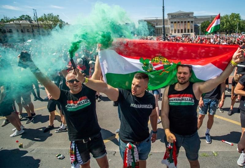 Mađarski ultrasi - UEFA nije dopustila korištenje zastave Velike Mađarske