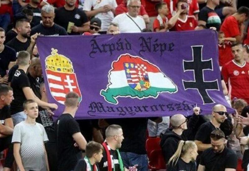 Zastava tzv. Velike Mađarske - UEFA nije dopustila korištenje zastave Velike Mađarske