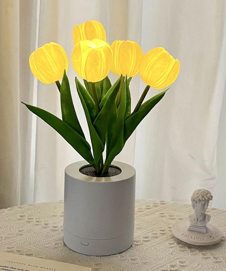 Lampa u obliku šarenih tulipana - Za ultimativne obožavatelje proljeća: Lampa u obliku šarenih tulipana!