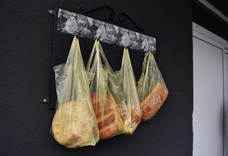 Besplatan kruh za ljude u potrebi -  Mostar: Besplatne vekne kruha za ljude u stanju potrebe