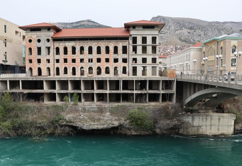 Obnavlja se prijeratni simbol Mostara: Već se vide odstupanja od stare gradnje