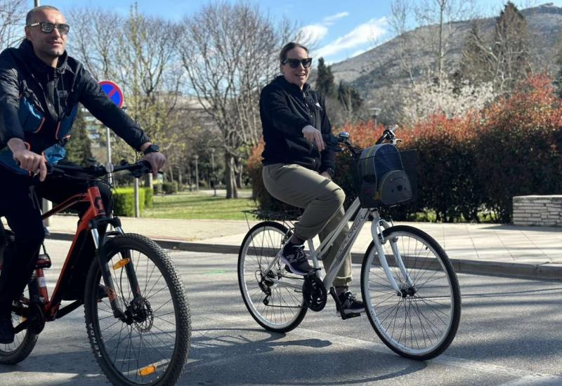 Ćirinom prugom od Mostara do Počitelja - Ćirinom trasom od Mostara do Počitelja: Biciklisti na drumu