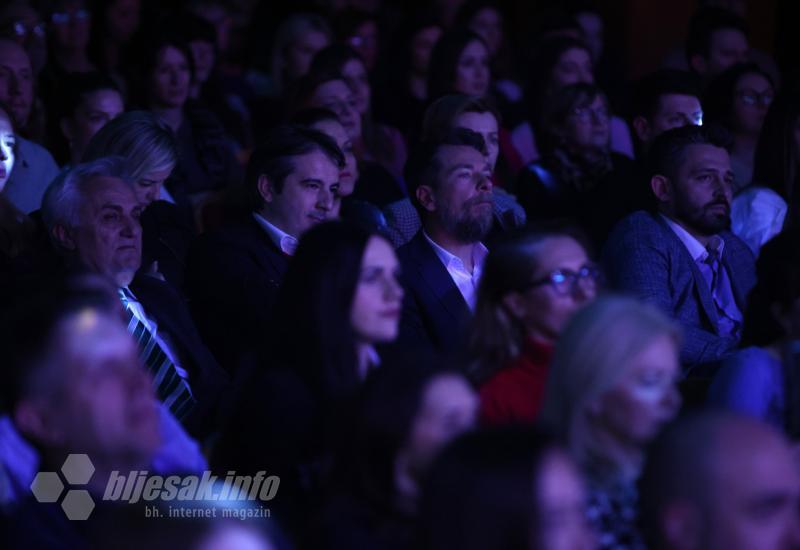 Diskosimfomanija u Mostaru - Spektakl vrijedan svjetske pozornice: Publika u Mostaru dva sata neprekidno plesala uz bezvremenske hitove