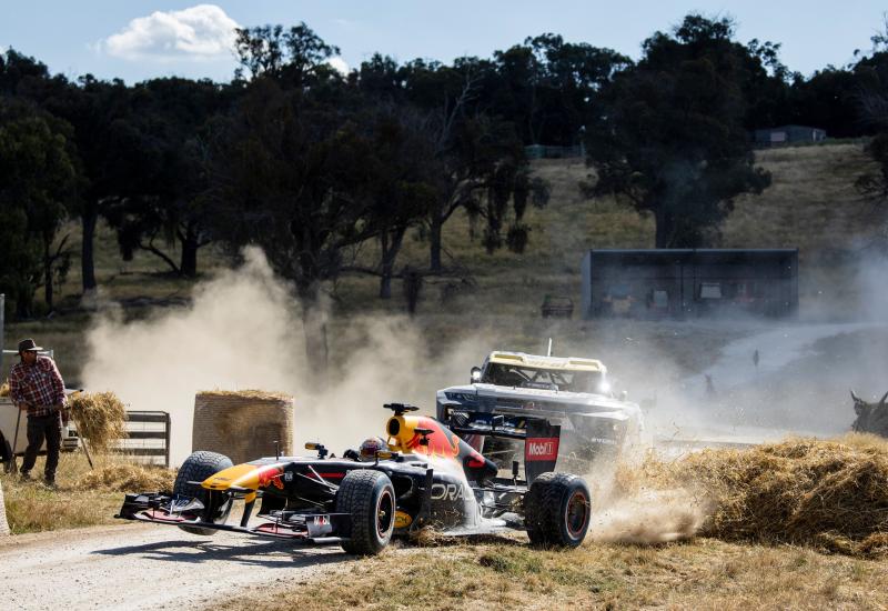 Daniel Ricciardo proputovao Australiju u F1 bolidu / Bljesak.info | BH ...
