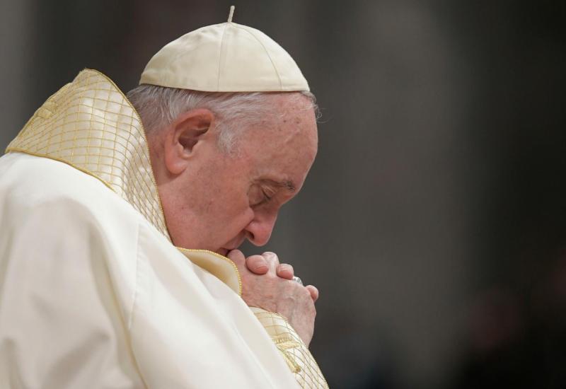 Papa pozvao na humanije postupanje prema migrantima na granicama