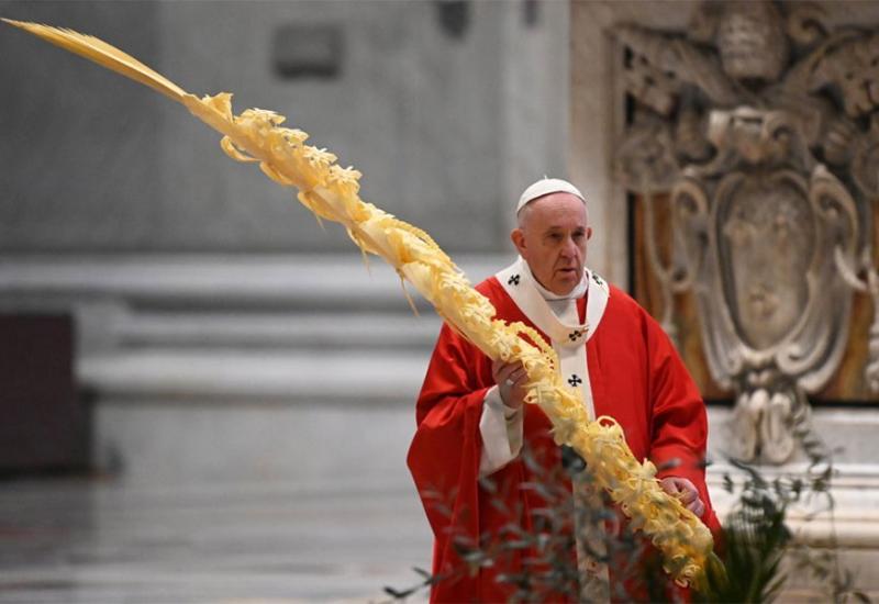 Papa će predvoditi misu na Cvjetnicu nakon boravka u bolnici