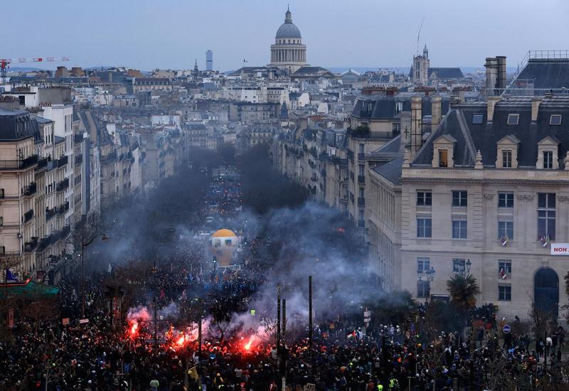 Više od 1000 policajaca i vatrogasaca ozlijeđeno u neredima diljem Francuske