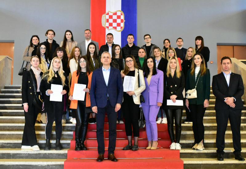 Upriličena podjela ugovora o dodjeli Napretkovih stipendija u Mostaru