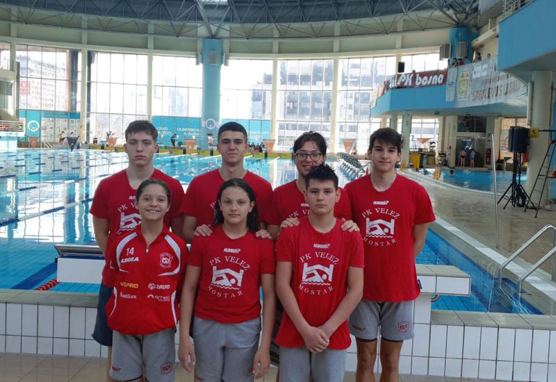 Osam plivača Plivačkog kluba Velež isplivalo devet medalja u Sarajevu