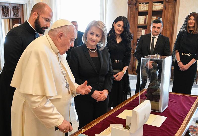 Papa Franjo i Borjana Krišti - Krišto u Vatikanu: Papa pozvan da posjeti Mostar