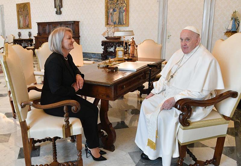 Papa Franjo i Borjana Krišti - Krišto u Vatikanu: Papa pozvan da posjeti Mostar