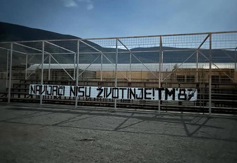 Manijaci ostavili poruku na Veležovom stadionu: "Navijači nisu životinje"