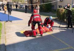 VIDEO | Hercegovački i crnogorski spašavatelji spasili "unesrećenog" iz zgrade Vlade u Mostaru