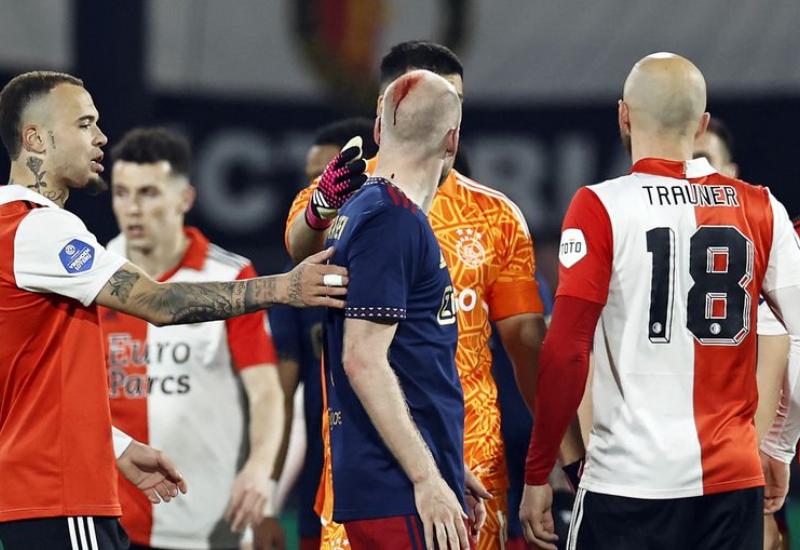 VIDEO I Kaos na De Kuipu, sukob igrača, razbijene glave, prekid i na kraju slavlje Ajaxa 