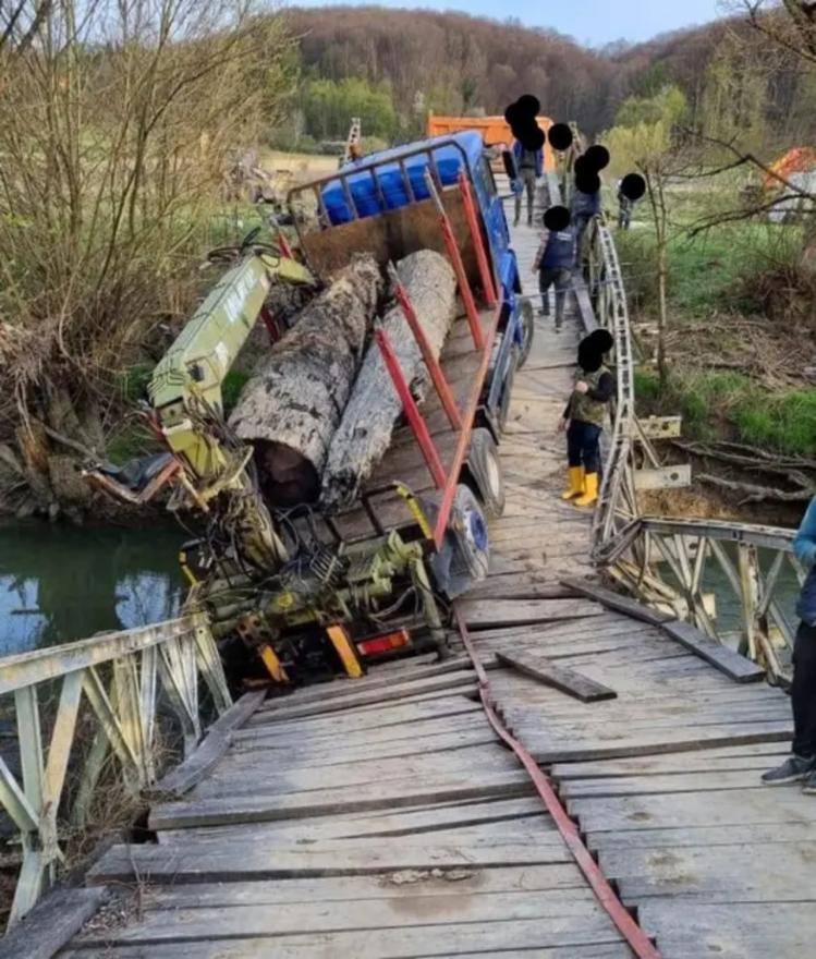 Urušio se most, propao kamion - Drama u Hrvatskoj: Urušio se most, propao kamion