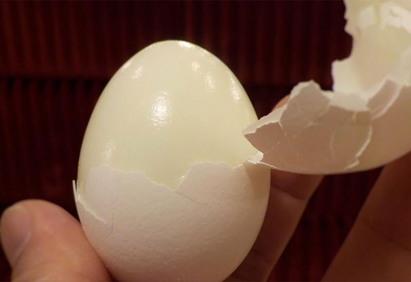 VIDEO: Bar jednom u životu kuhano jaje ogulite kako treba