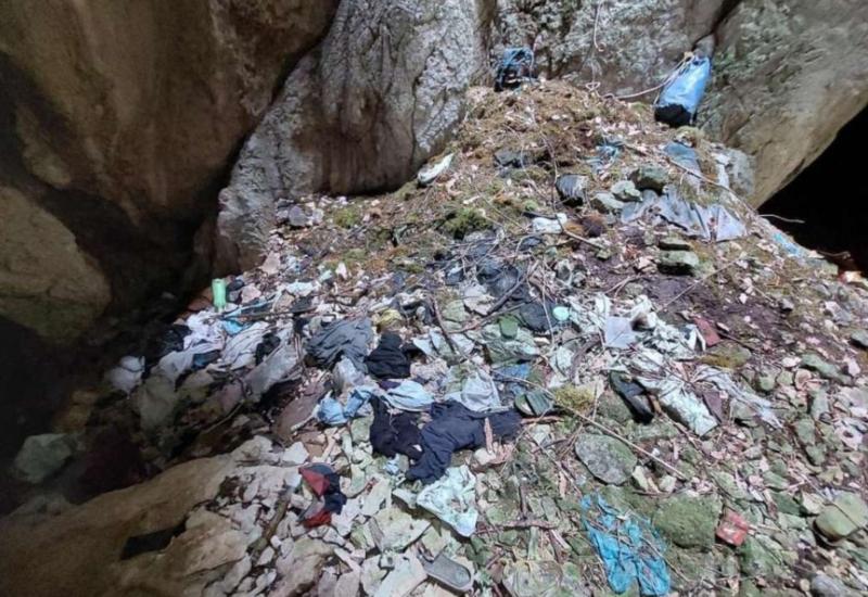 Tomislavgrad: Speleolozi pronašli ručne granate, životinjske kosti i smeće