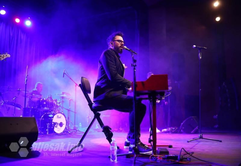 Petar Grašo na konceru u Mostaru - Petar Grašo razveselio publiku u Mostaru na Uskrsni ponedjeljak