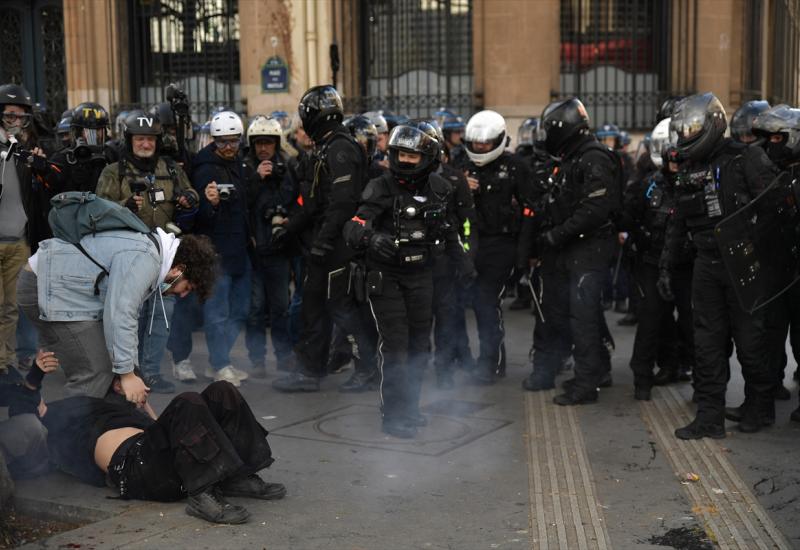Novi sukobi u Francuskoj tijekom prosvjeda - Novi sukobi u Francuskoj tijekom prosvjeda: Ozlijeđeni prosvjednici i policajci
