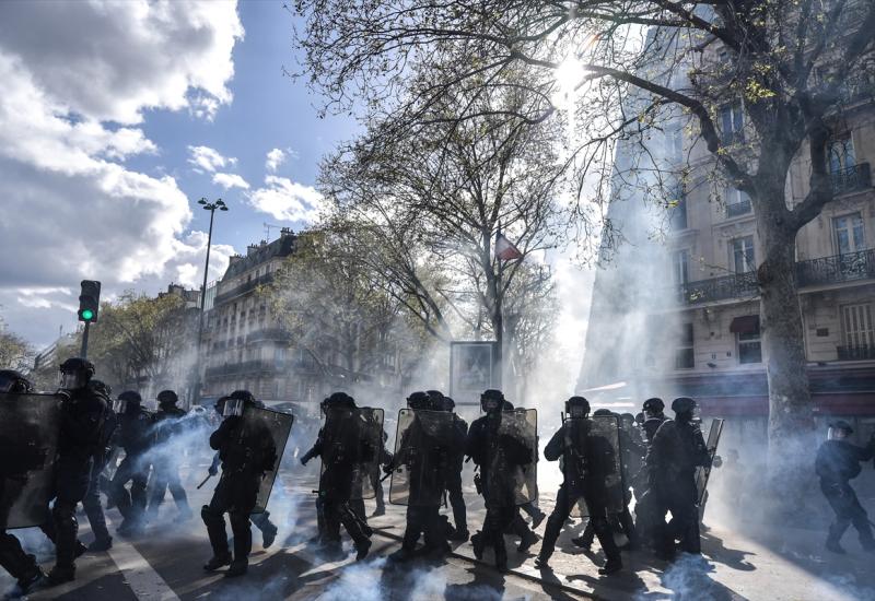 Novi sukobi u Francuskoj tijekom prosvjeda - Novi sukobi u Francuskoj tijekom prosvjeda: Ozlijeđeni prosvjednici i policajci