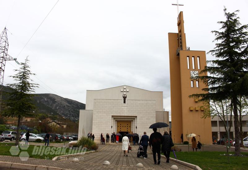 Prva sveta pričest u župi sv. Mateja u Mostaru - FOTO | Mostar: 85 prvopričesnika primilio sakrament Prve svete pričesti
