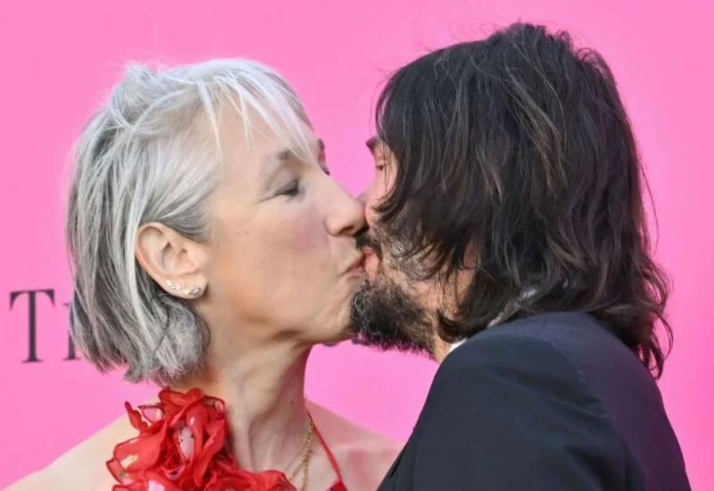 Prvi javni poljubac Keanua Reevesa i njegove partnerice koja mu je zarobila srce poslije brojnih tragedija