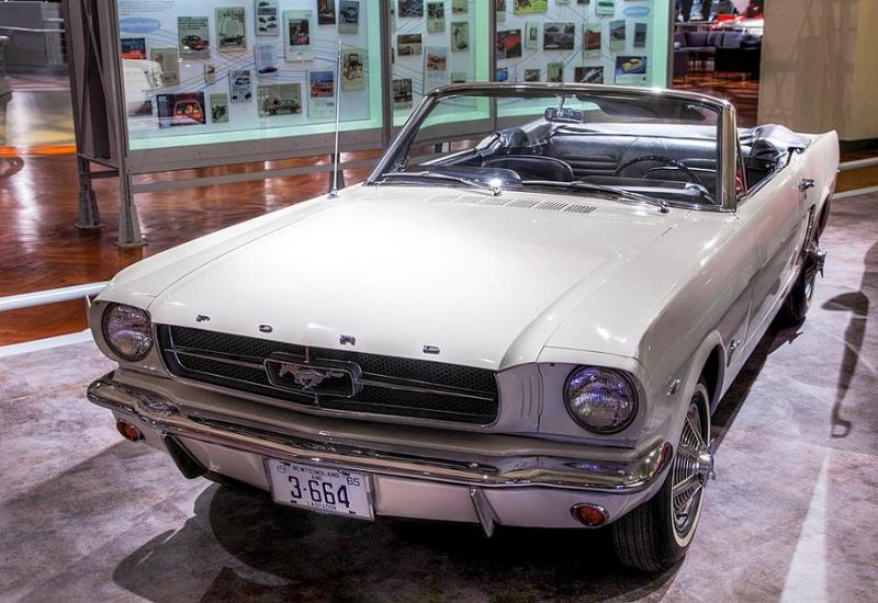 Mustang sa serijskim brojem 1 - Najbolji 