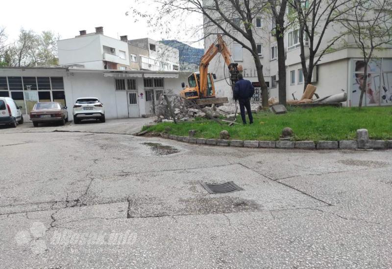 Garaža otišla u prošlost  - Mostar: Bespravna garaža otišla u prošlost 