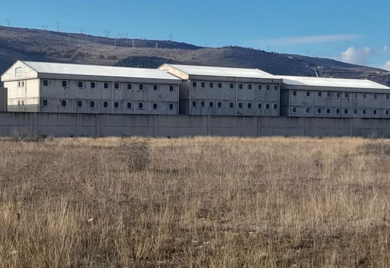 Mostar čeka završetak izgradnje novog zatvora koji se gradi više od desetljeća na lokaciji Jasenica-Rodoč - Dok Mostar čeka novi zatvor, u KPZ -u u Šantičevoj boravi 96 zatvorenika