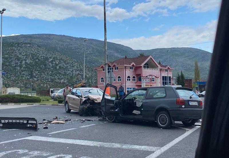 Prometna nesreća u Mostaru - Mostar: Teška prometna nesreća na M-17, tri osobe prevezene na CUM