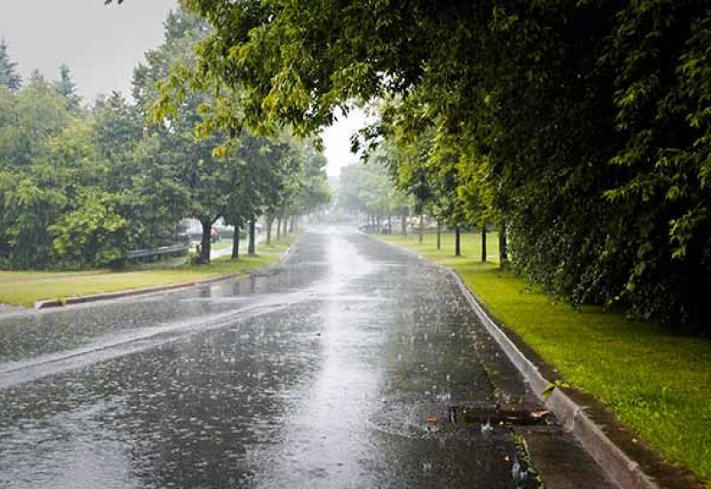 Padaline i jak vjetar: Na snazi narančasto upozorenje