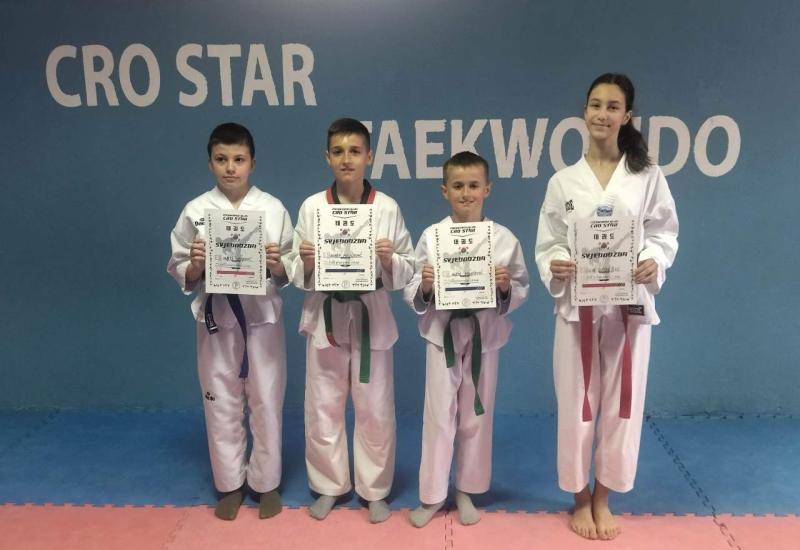 Taekwondo klub Cro Star Mostar  - 19 klinaca steklo novi pojas 