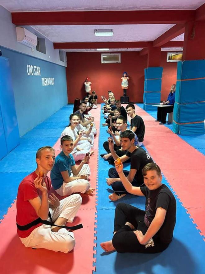 Taekwondo klub Cro Star Mostar  - 19 klinaca steklo novi pojas 